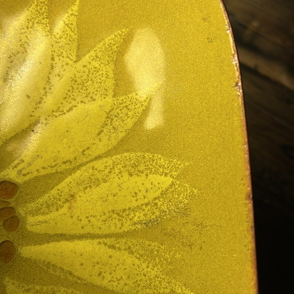 Fun sunflower metal plate with raised centre. Edges appear copper. - Picture 10 of 12